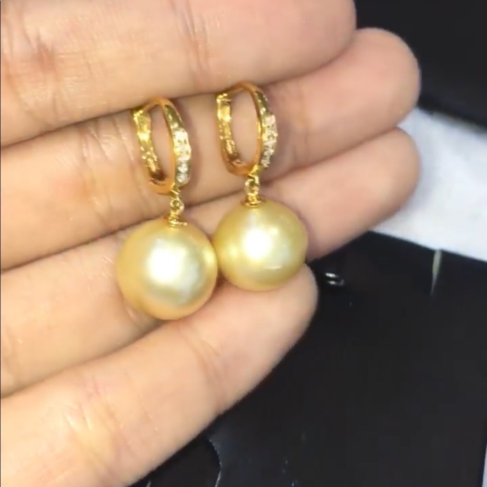 Natural sea pearl earrings